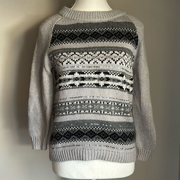NWT Old Navy Gray and Black Sequin Knit Sweater. Size Medium - Picture 1 of 8